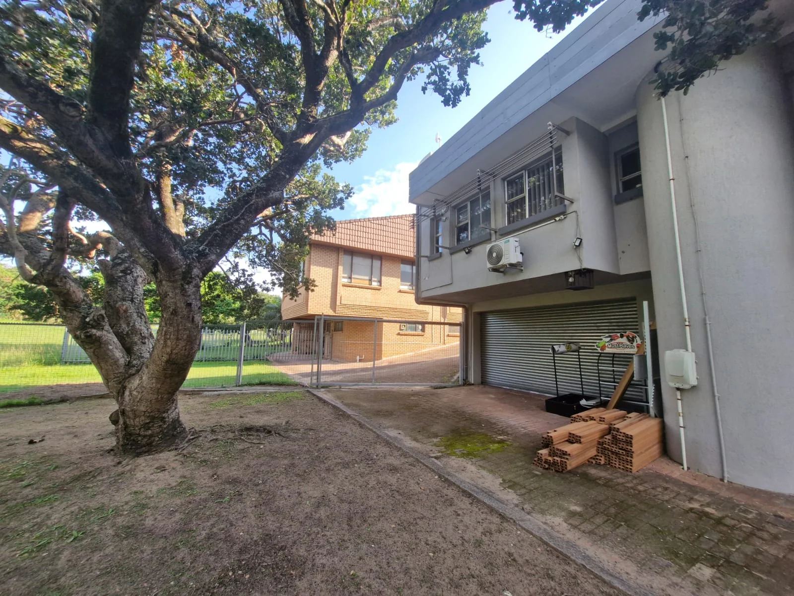 Commercial Property for sale in the heart of Meerensee