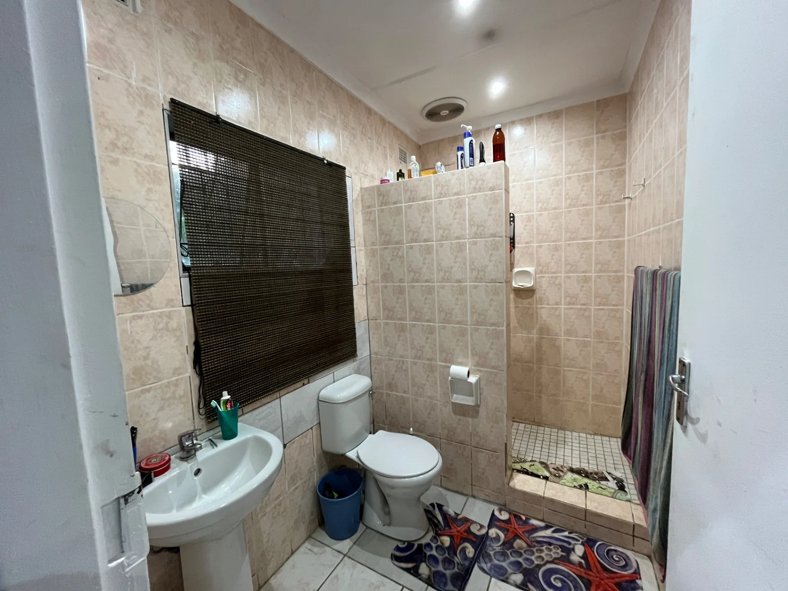 3 Bedroom home with 1 bedroom flat