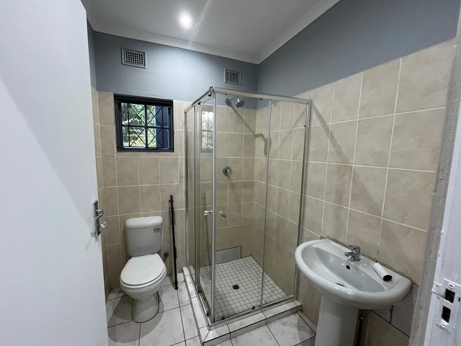 3 Bedroom home with 1 bedroom flat