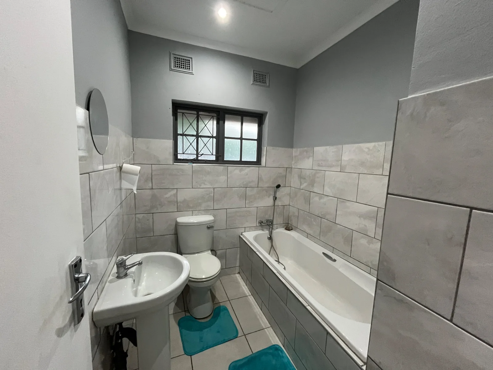 3 Bedroom home with 1 bedroom flat