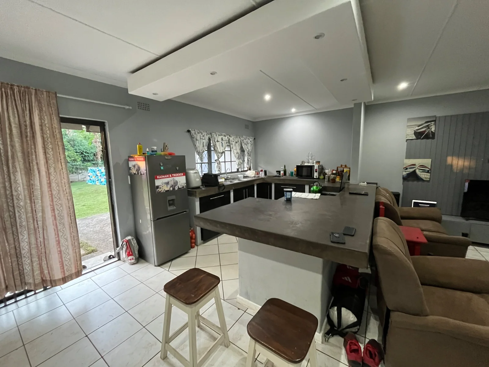 3 Bedroom home with 1 bedroom flat