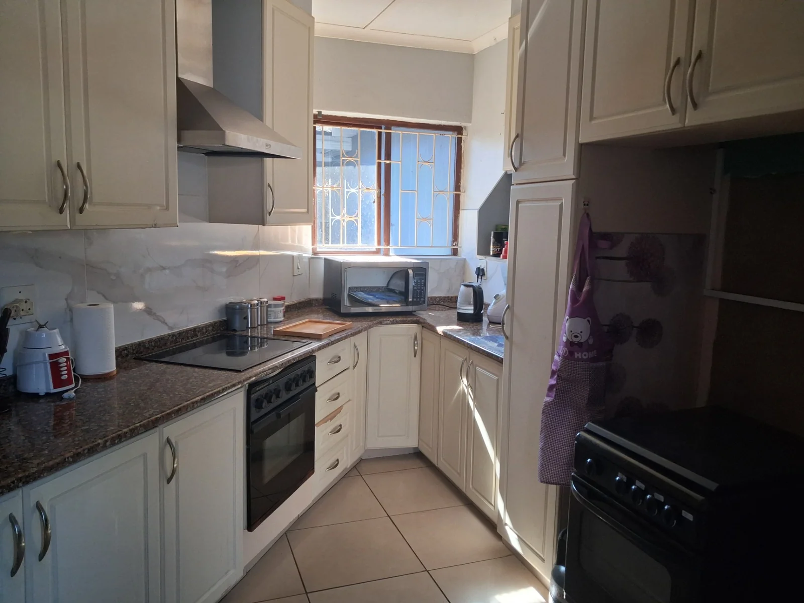SPACIOUS AND WELL DESIGNED HOME WITH A FLATLET