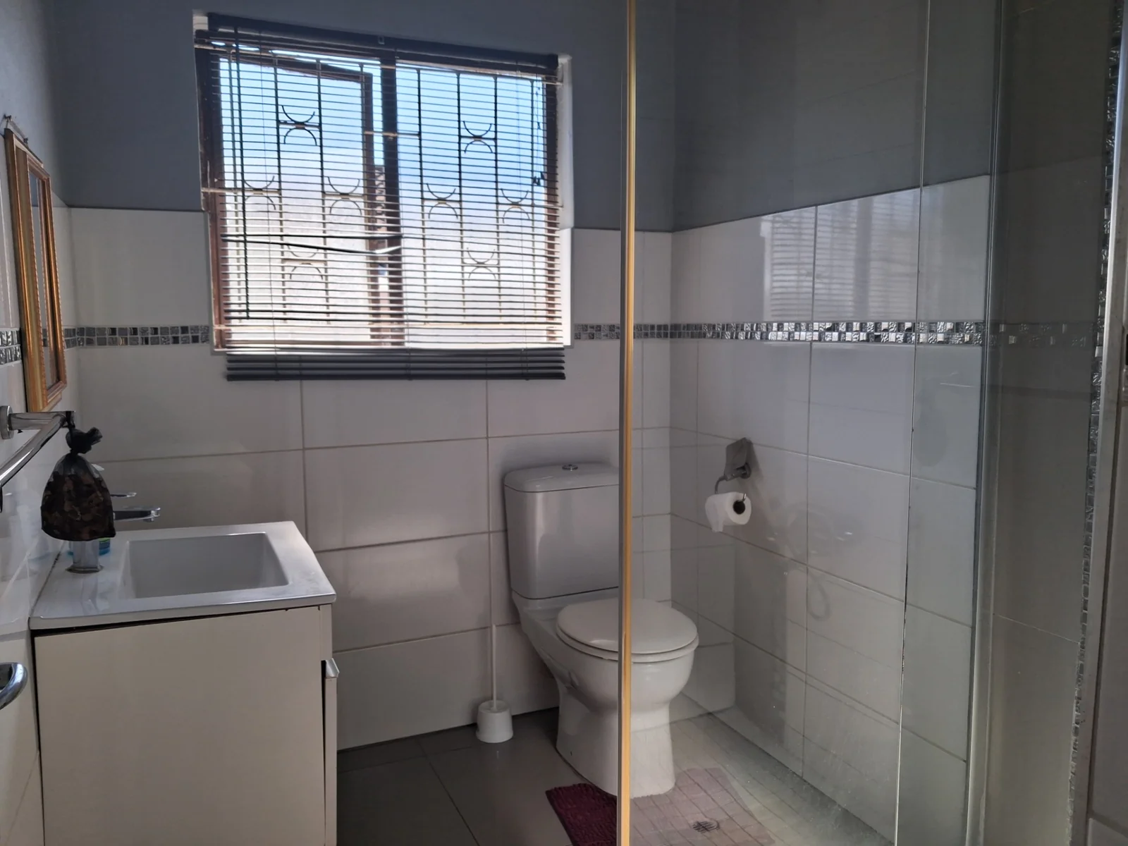 SPACIOUS AND WELL DESIGNED HOME WITH A FLATLET