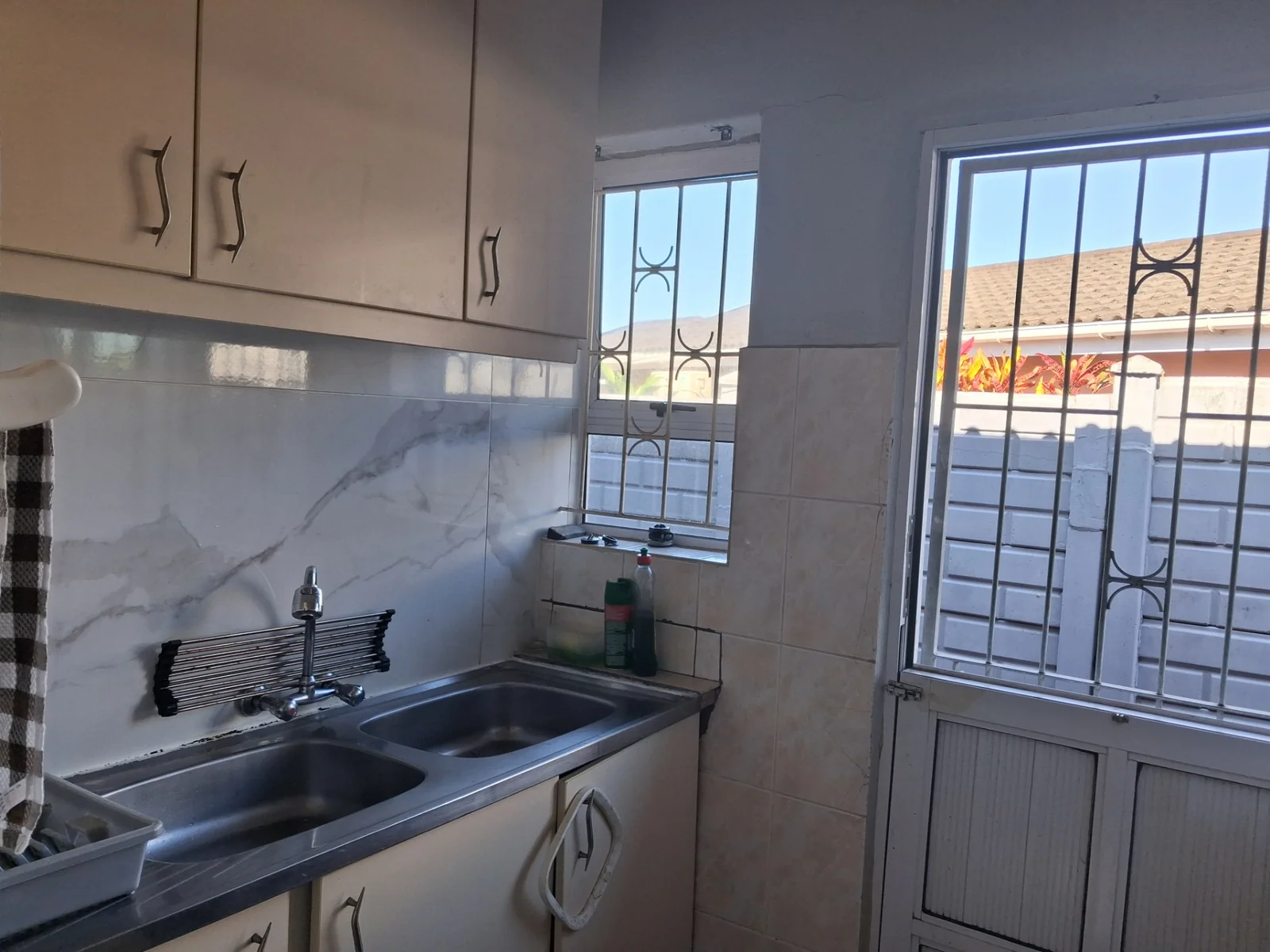 SPACIOUS AND WELL DESIGNED HOME WITH A FLATLET