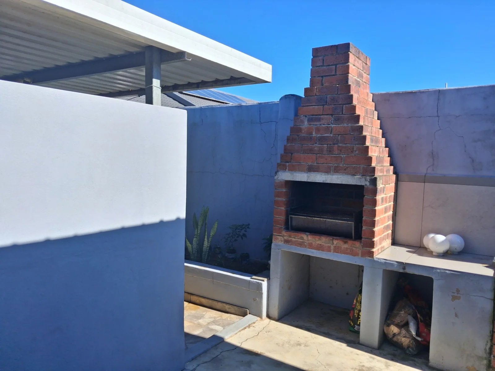 SPACIOUS AND WELL DESIGNED HOME WITH A FLATLET