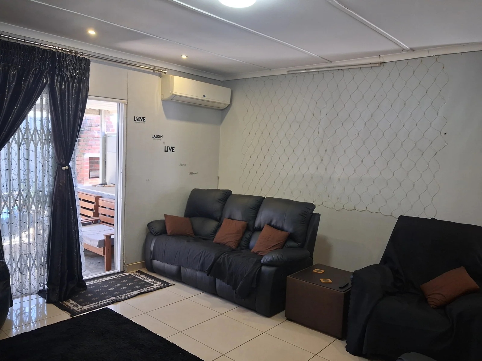 SPACIOUS AND WELL DESIGNED HOME WITH A FLATLET