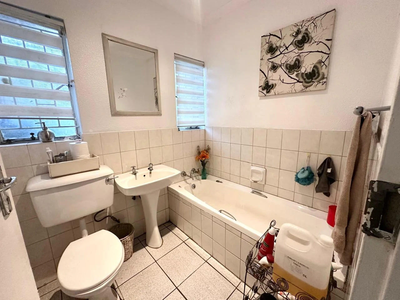 SPACIOUS FAMILY HOME WITH INCOME FLATLET & EXPANSIVE GARDEN