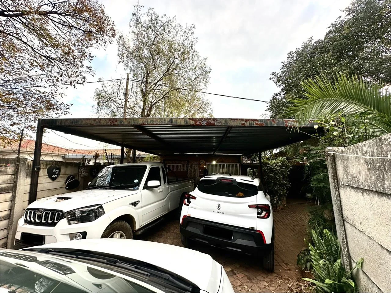 SPACIOUS FAMILY HOME WITH INCOME FLATLET & EXPANSIVE GARDEN