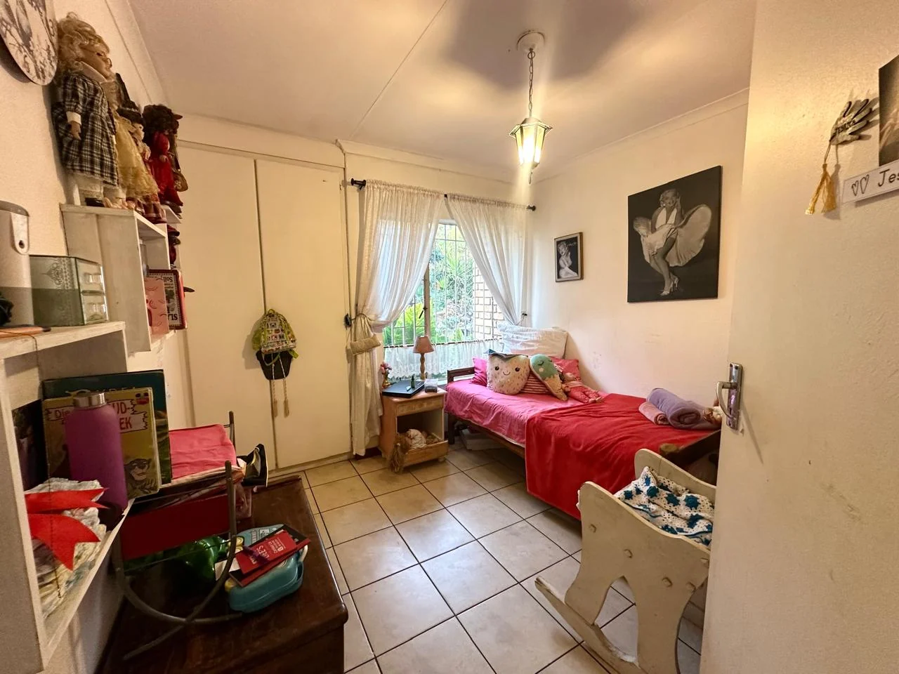 SPACIOUS FAMILY HOME WITH INCOME FLATLET & EXPANSIVE GARDEN