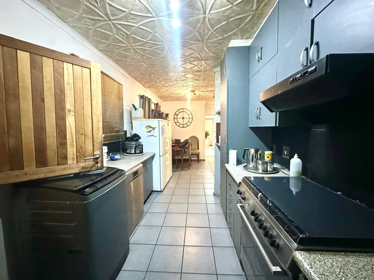SPACIOUS FAMILY HOME WITH INCOME FLATLET & EXPANSIVE GARDEN