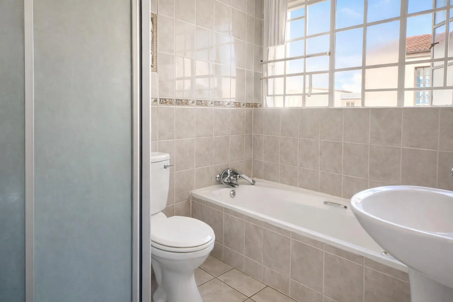 Set within one of Amorosa’s most sought-after Sectional Title complexes.
