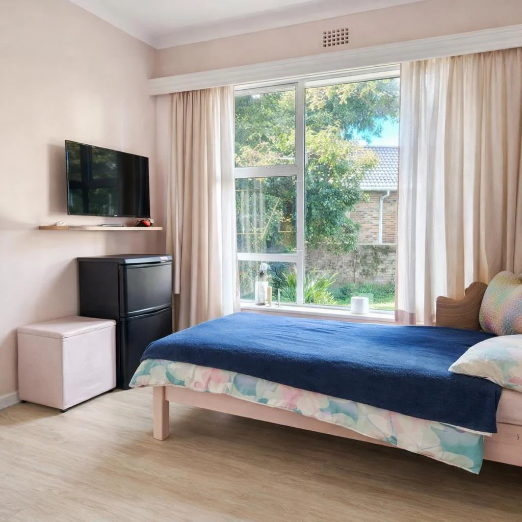 3/4 Bedrooms , Great garden space and a Fab 1 bedroom Garden Cottage
