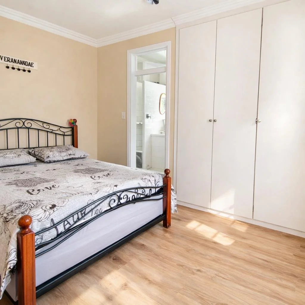 3/4 Bedrooms , Great garden space and a Fab 1 bedroom Garden Cottage