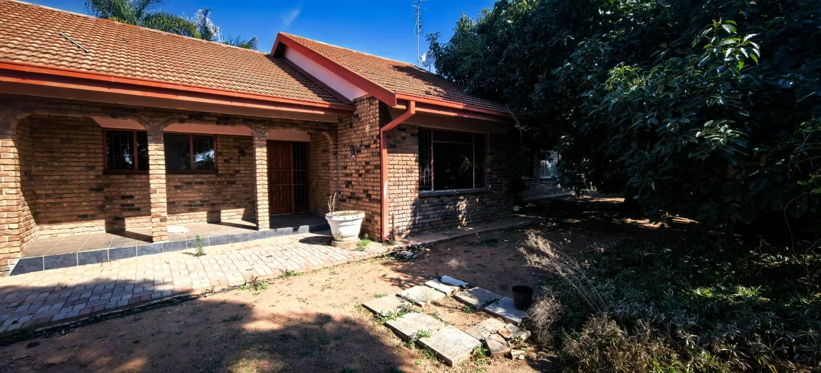 A Timeless 3 Bedroom Gem in the Heart of Ivy Park