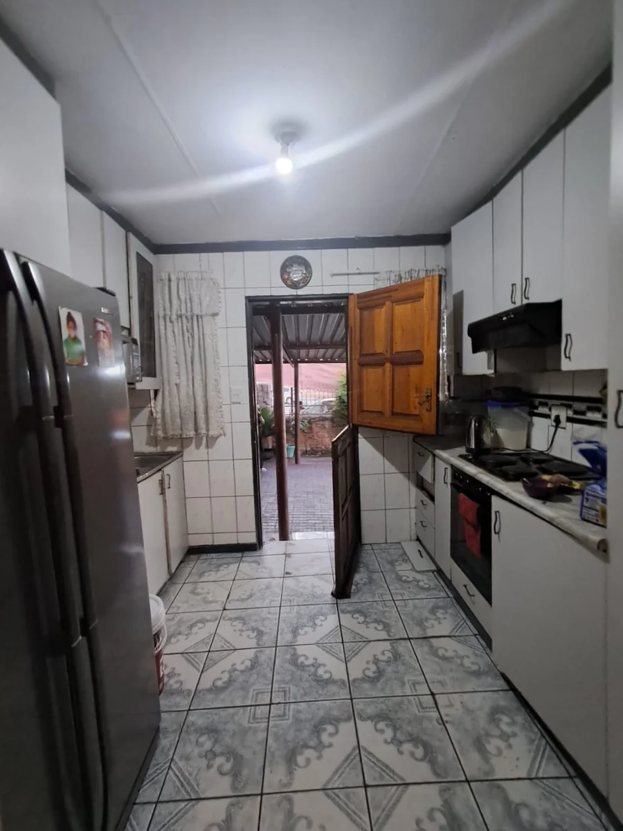 3 Bedroom House for Sale in Tlhabane West