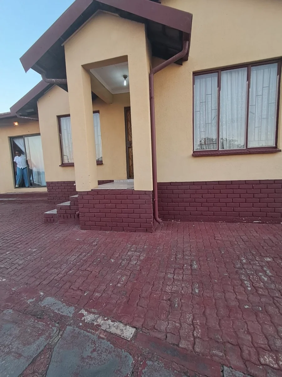 3 Bedroom House for Sale in Tlhabane West