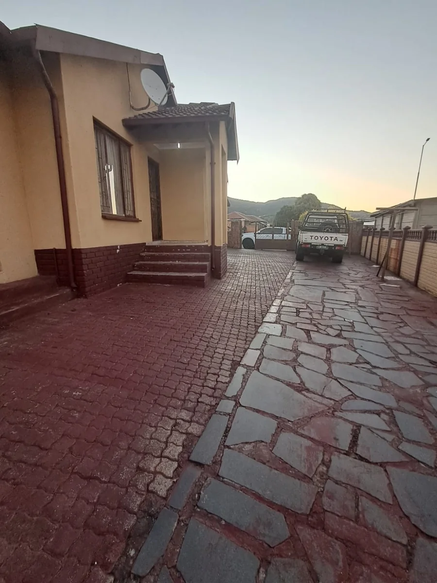3 Bedroom House for Sale in Tlhabane West
