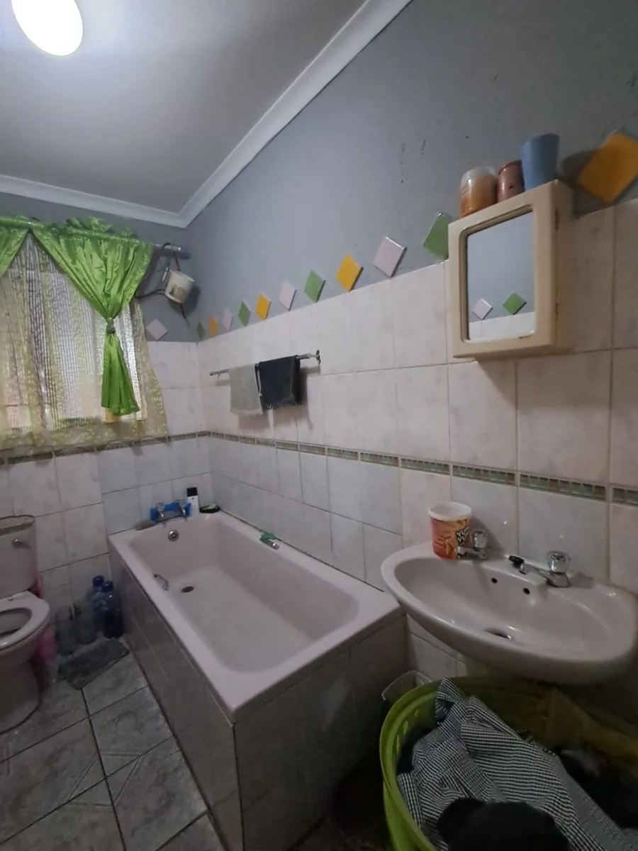 3 Bedroom House for Sale in Tlhabane West
