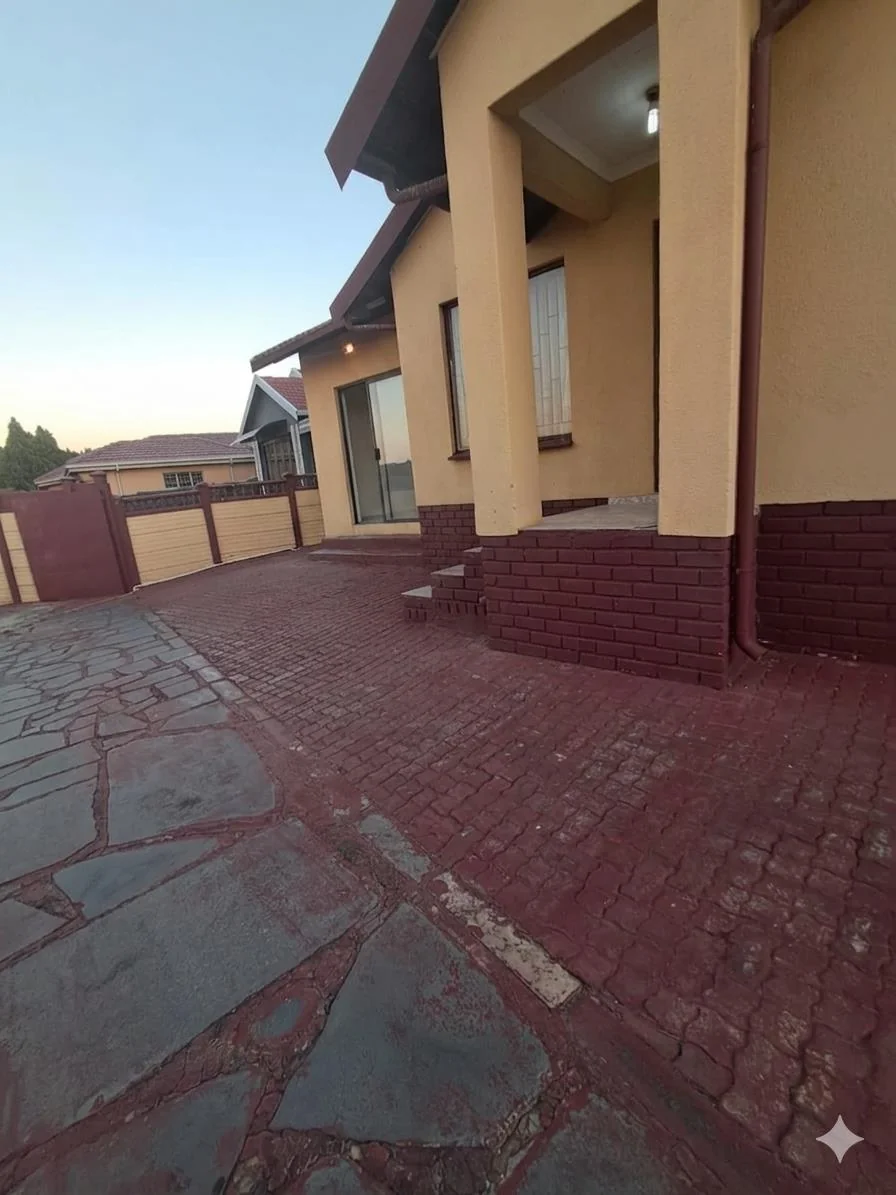 3 Bedroom House for Sale in Tlhabane West
