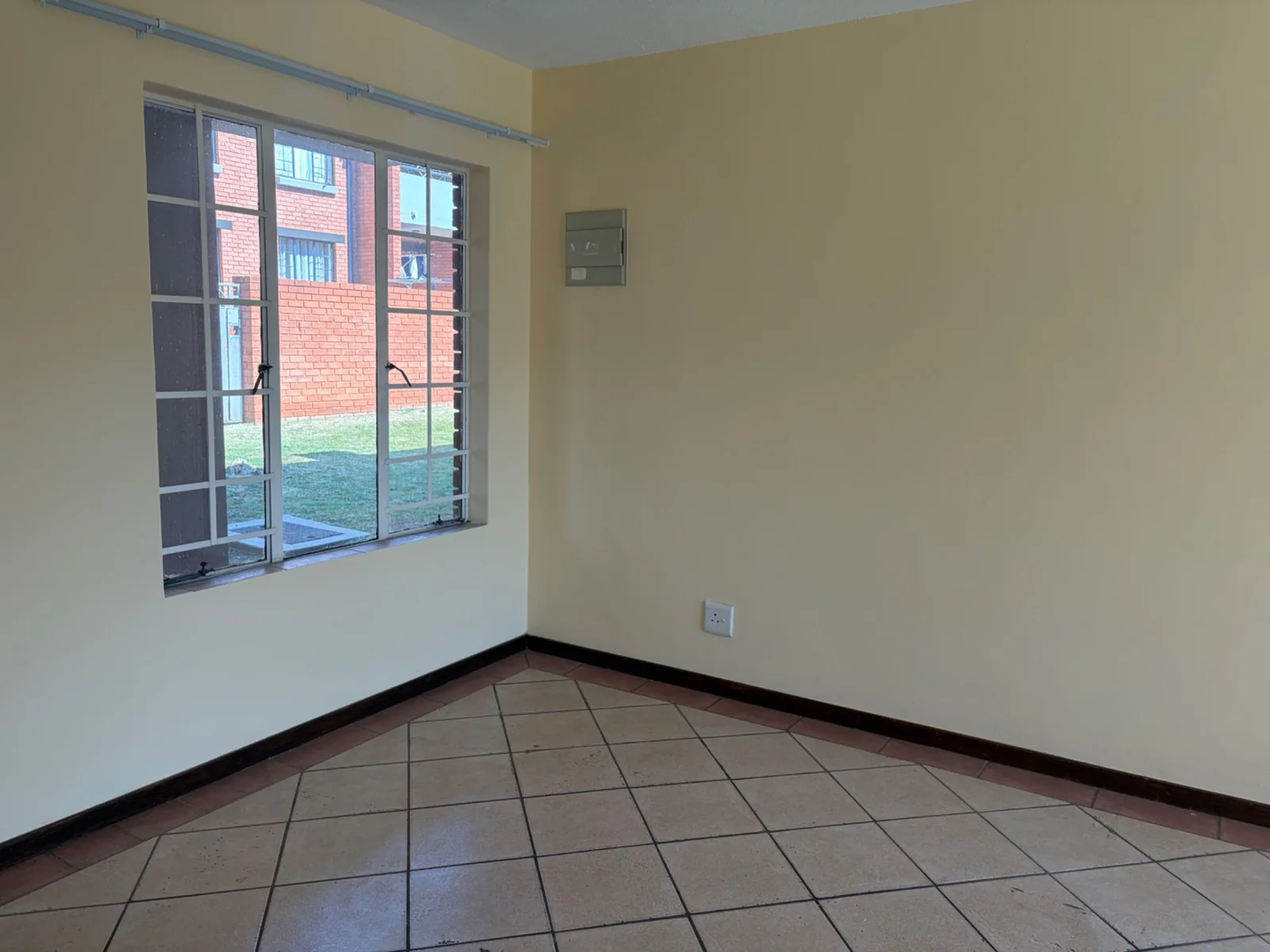 NEW LISTING .... DOUBLE SECURITY AND A LARGE PRIVATE GARDEN!
