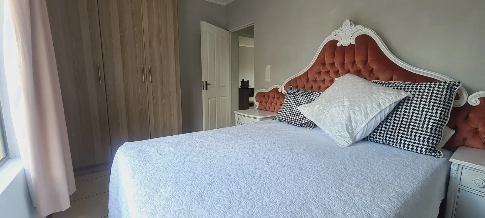 Sought after 2-bedroom Apartment for Investors with a tenant or dream or young couple