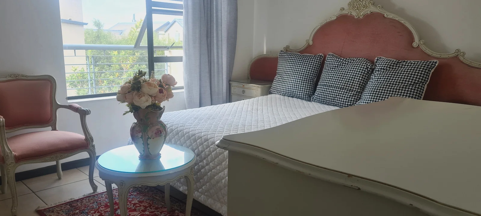 Sought after 2-bedroom Apartment for Investors with a tenant or dream or young couple