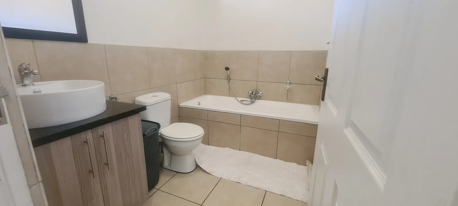Sought after 2-bedroom Apartment for Investors with a tenant or dream or young couple