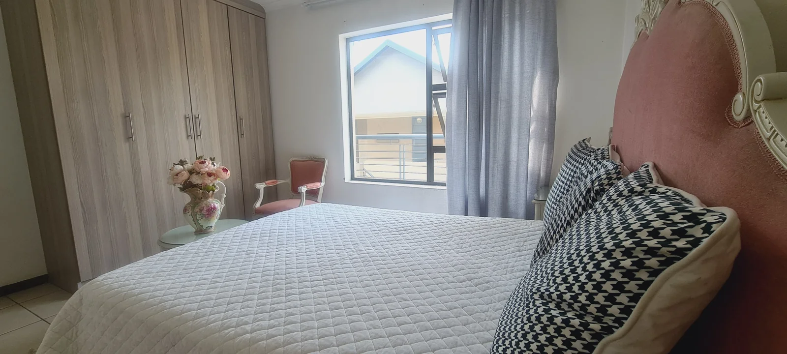 Sought after 2-bedroom Apartment for Investors with a tenant or dream or young couple