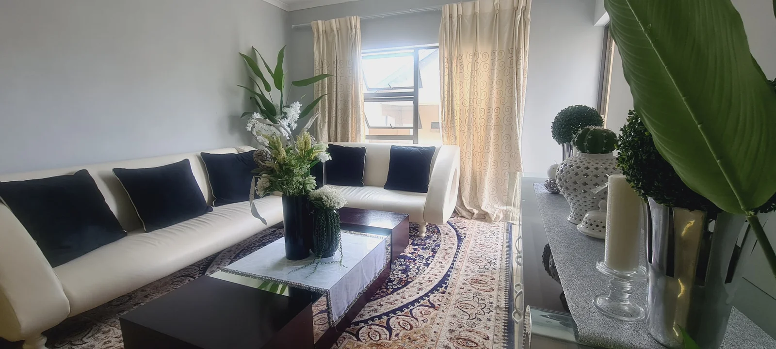 Sought after 2-bedroom Apartment for Investors with a tenant or dream or young couple