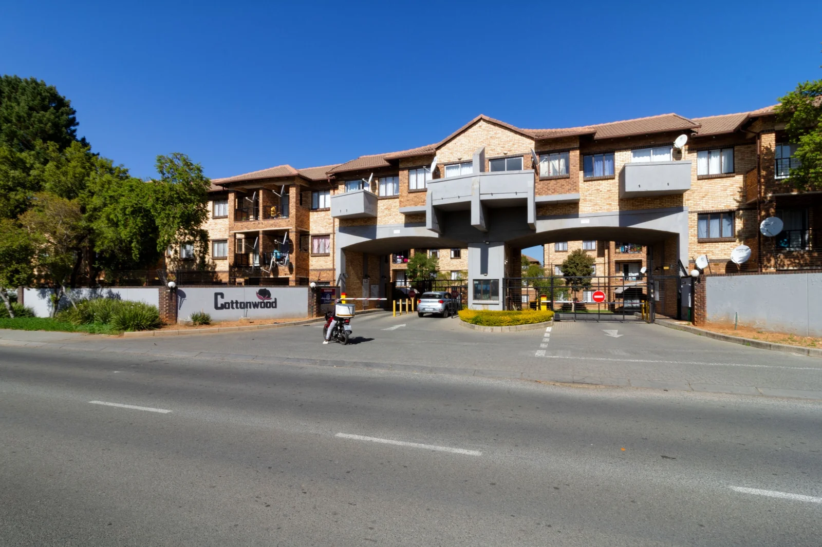 Ground floor aparment for Sale In Halfway Gardens