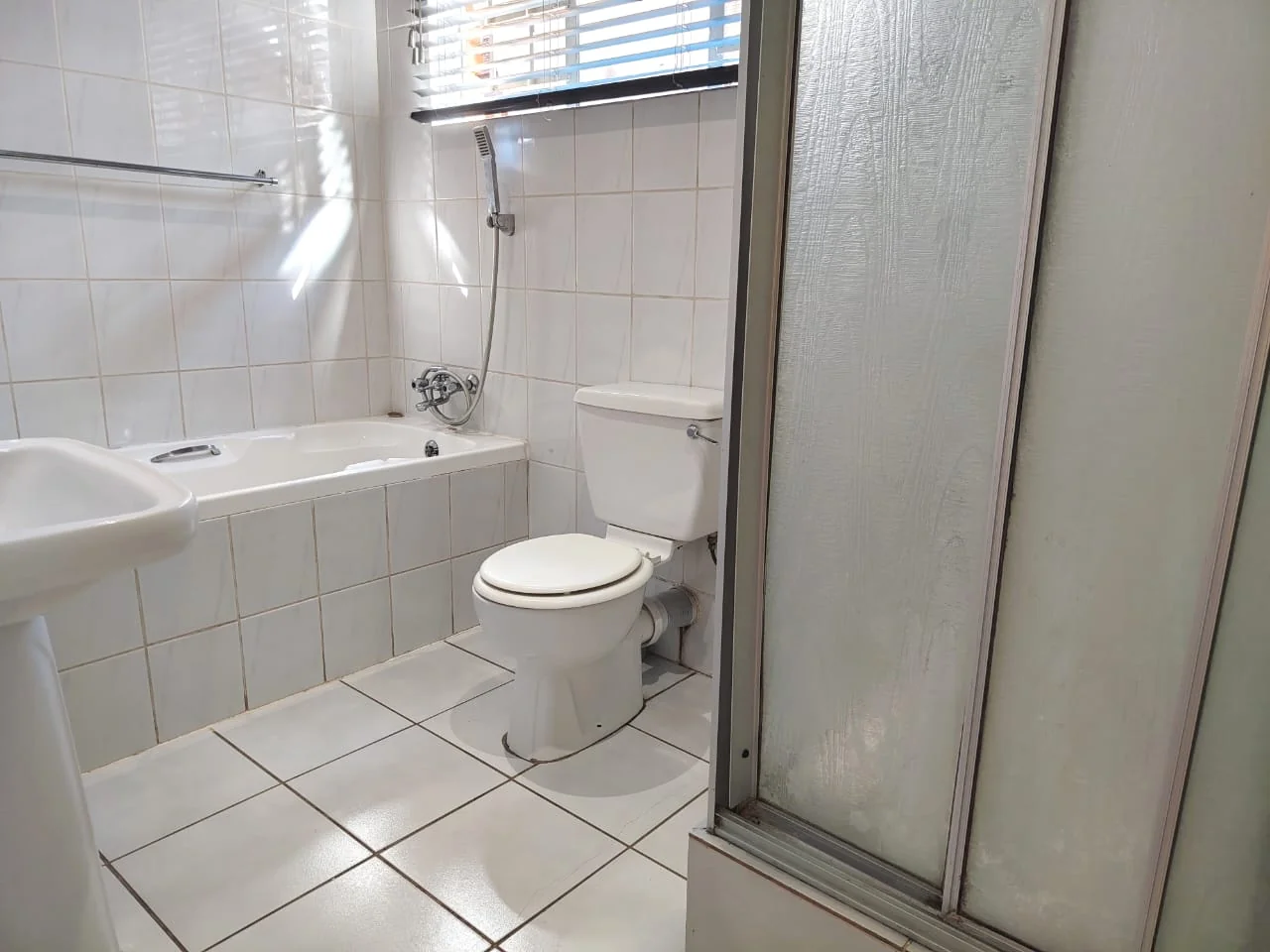 Super Cute 2 bedroom Unit on 2nd floor with stunning views