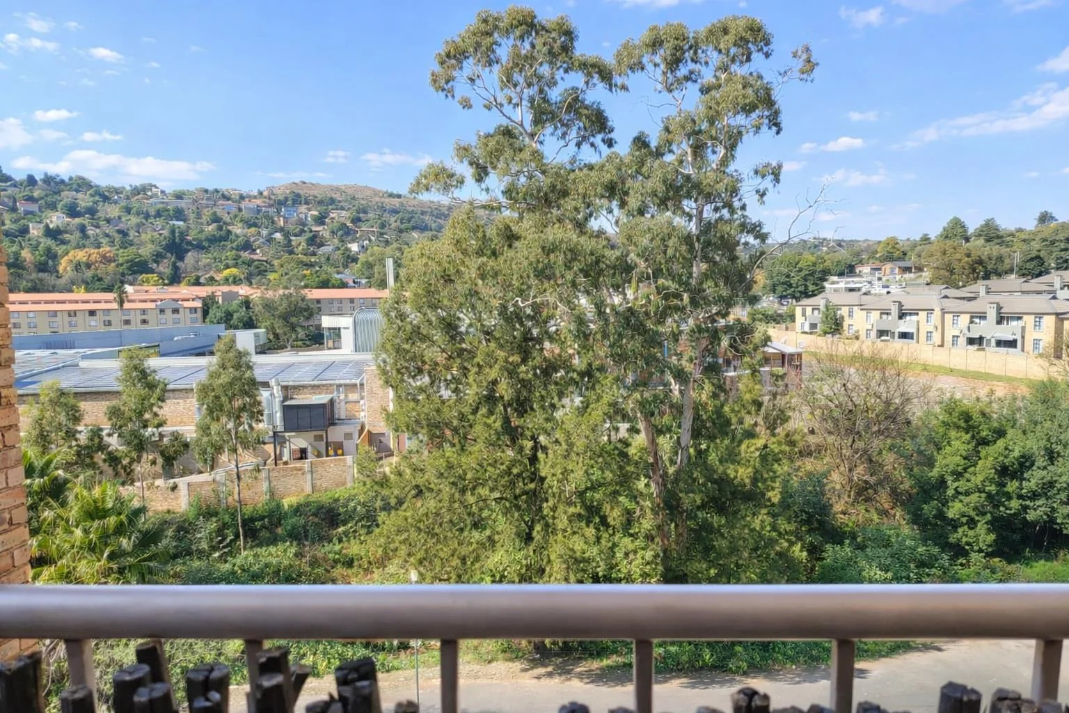 Super Cute 2 bedroom Unit on 2nd floor with stunning views