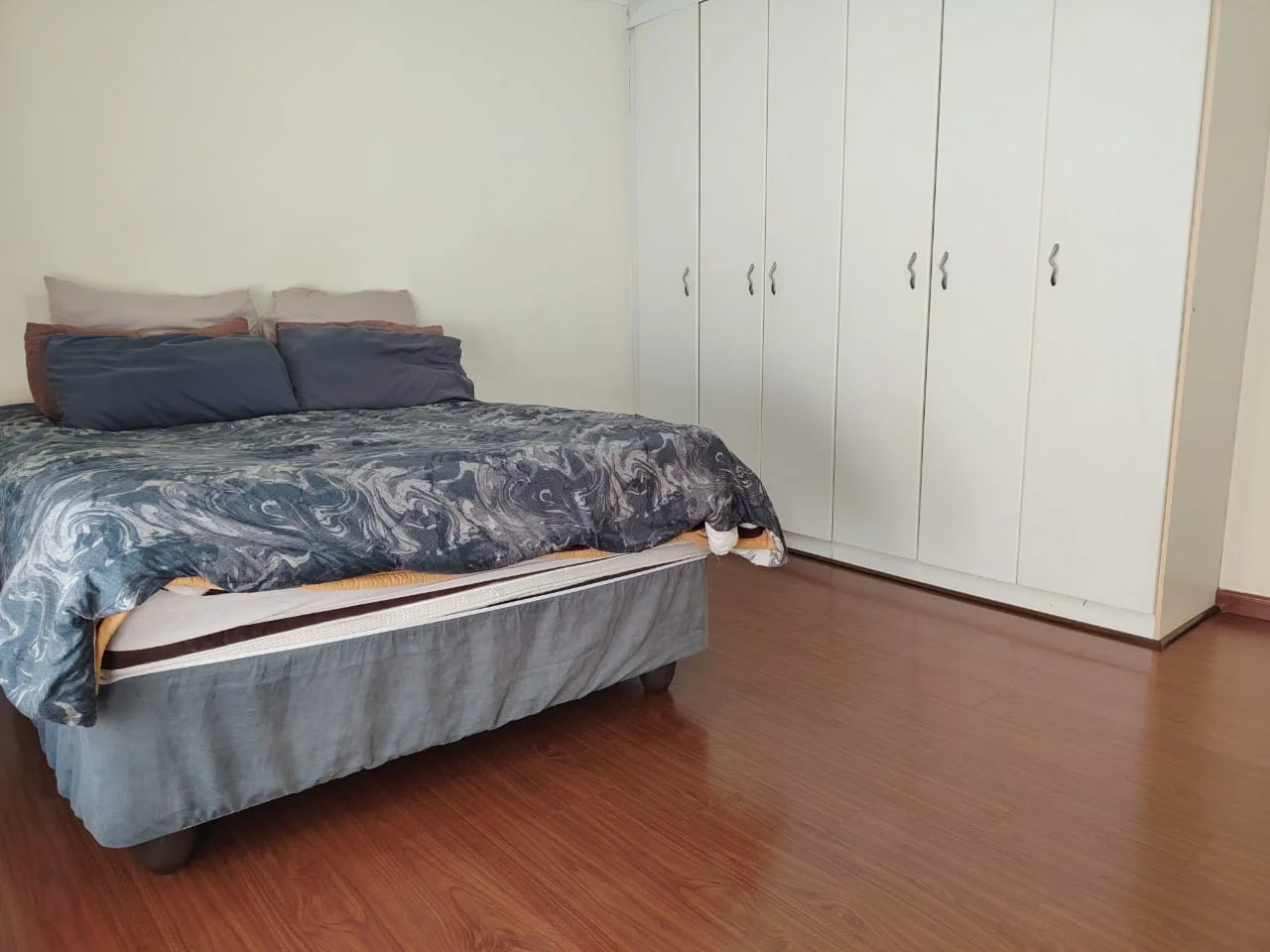 Super Cute 2 bedroom Unit on 2nd floor with stunning views
