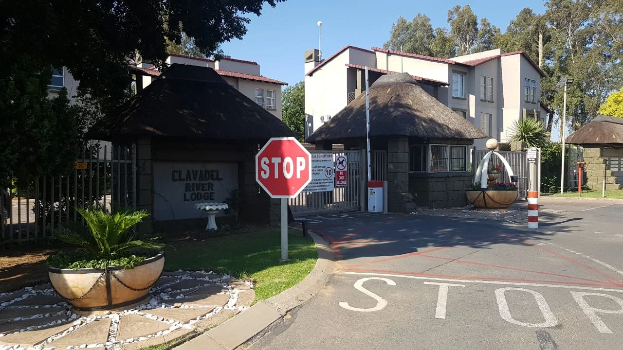 Stunning 3 bedroom townhouse at Clavadel to let.
