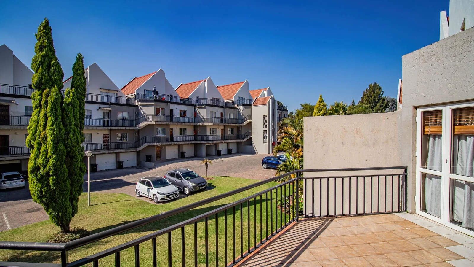 Executive 3-Bedroom Duplex Apartment | Secure Living in Carlswald/Halfway Gardens