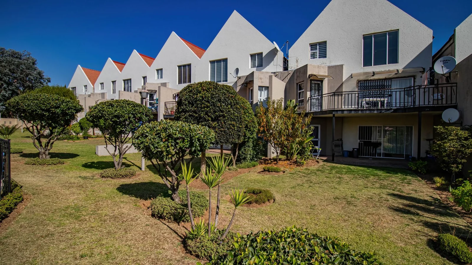 Executive 3-Bedroom Duplex Apartment | Secure Living in Carlswald/Halfway Gardens