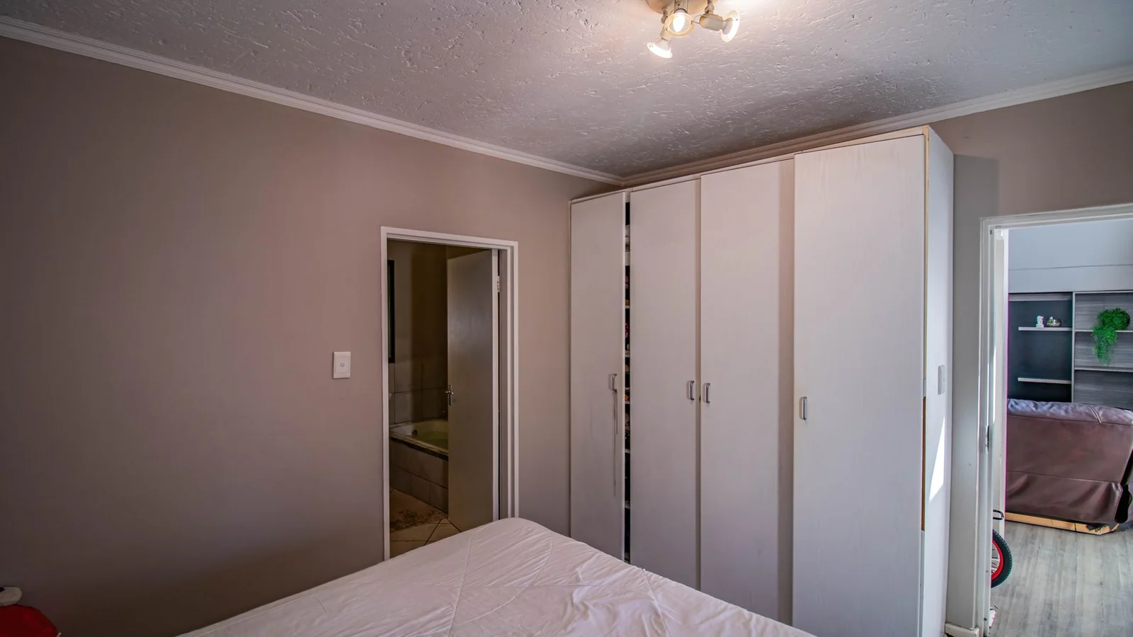 Executive 3-Bedroom Duplex Apartment | Secure Living in Carlswald/Halfway Gardens