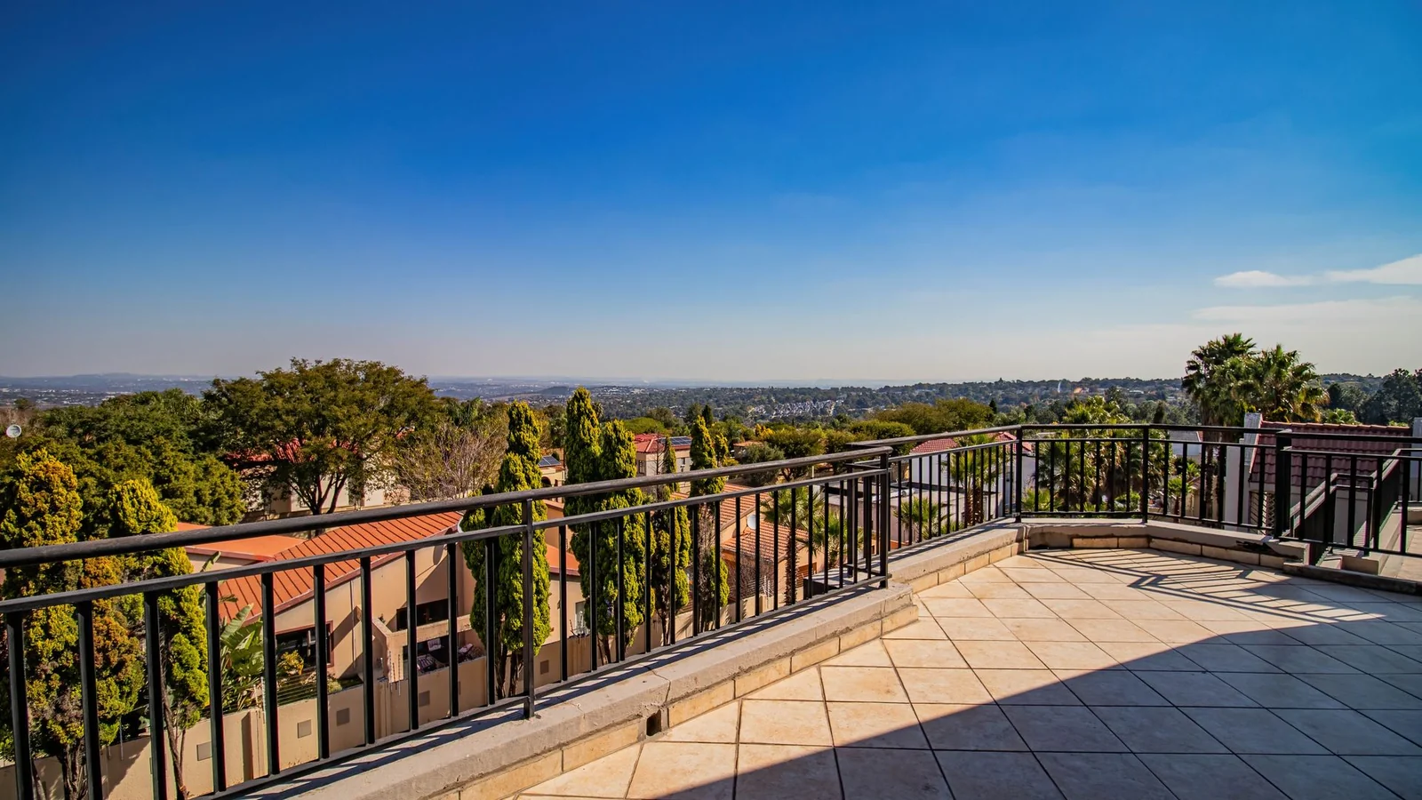 Executive 3-Bedroom Duplex Apartment | Secure Living in Carlswald/Halfway Gardens