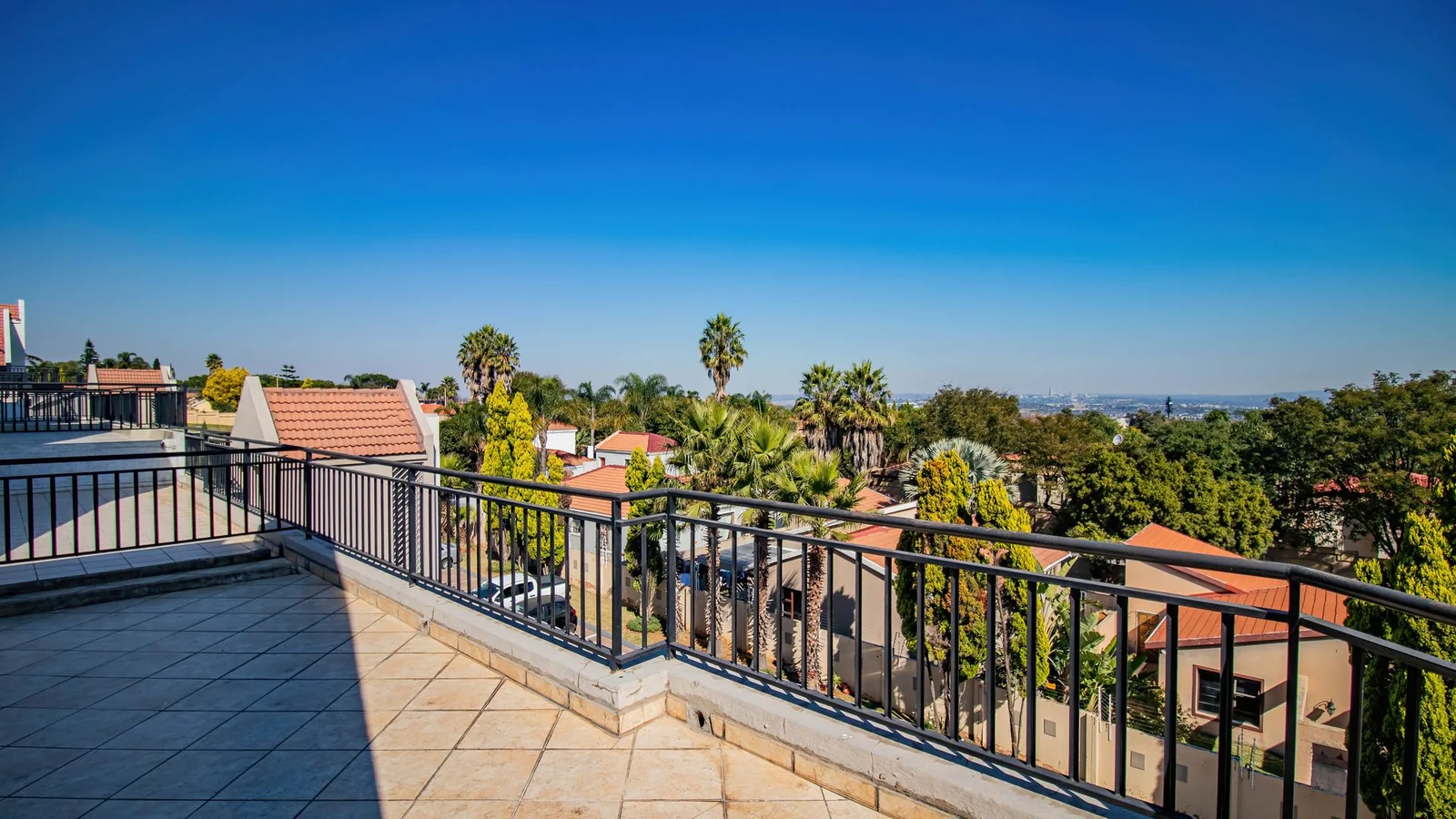 Executive 3-Bedroom Duplex Apartment | Secure Living in Carlswald/Halfway Gardens