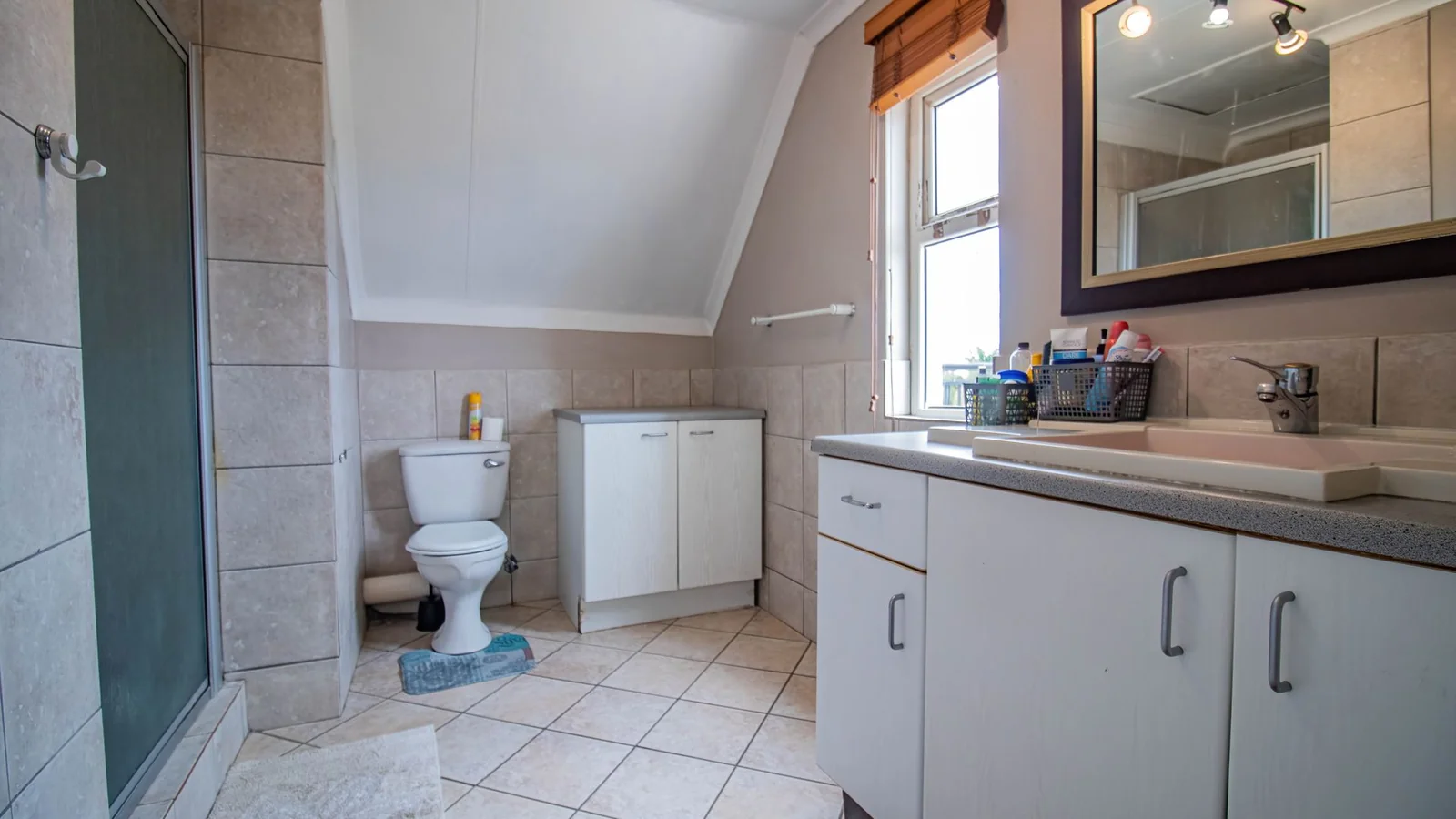 Executive 3-Bedroom Duplex Apartment | Secure Living in Carlswald/Halfway Gardens