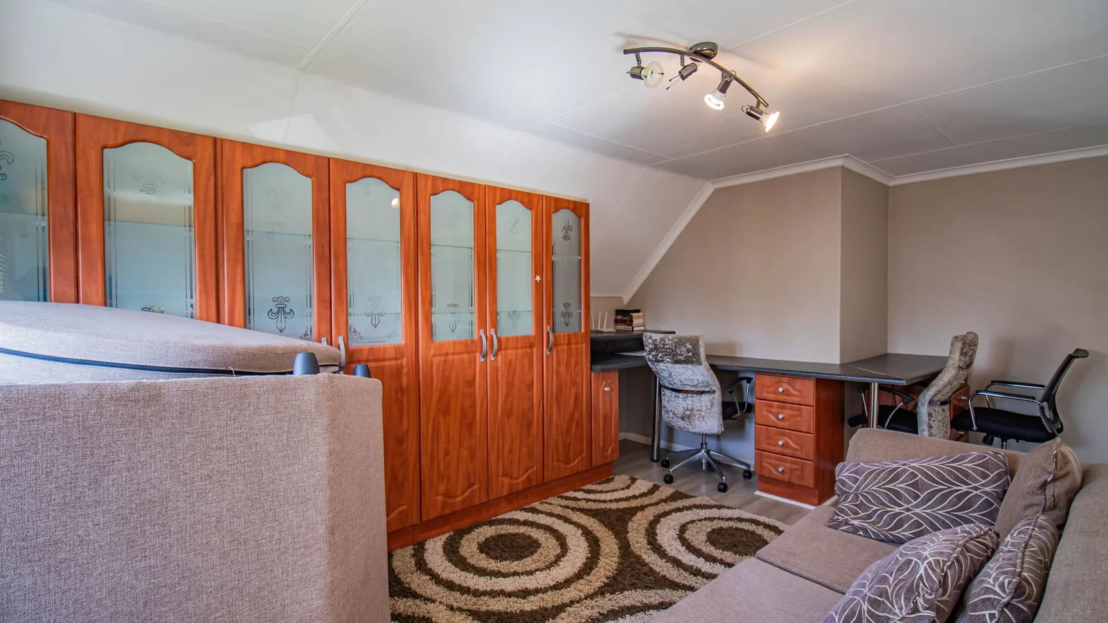 Executive 3-Bedroom Duplex Apartment | Secure Living in Carlswald/Halfway Gardens