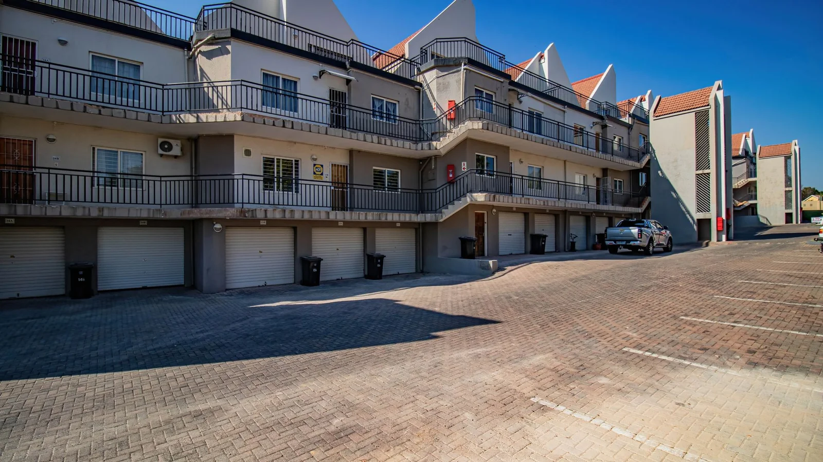 Executive 3-Bedroom Duplex Apartment | Secure Living in Carlswald/Halfway Gardens