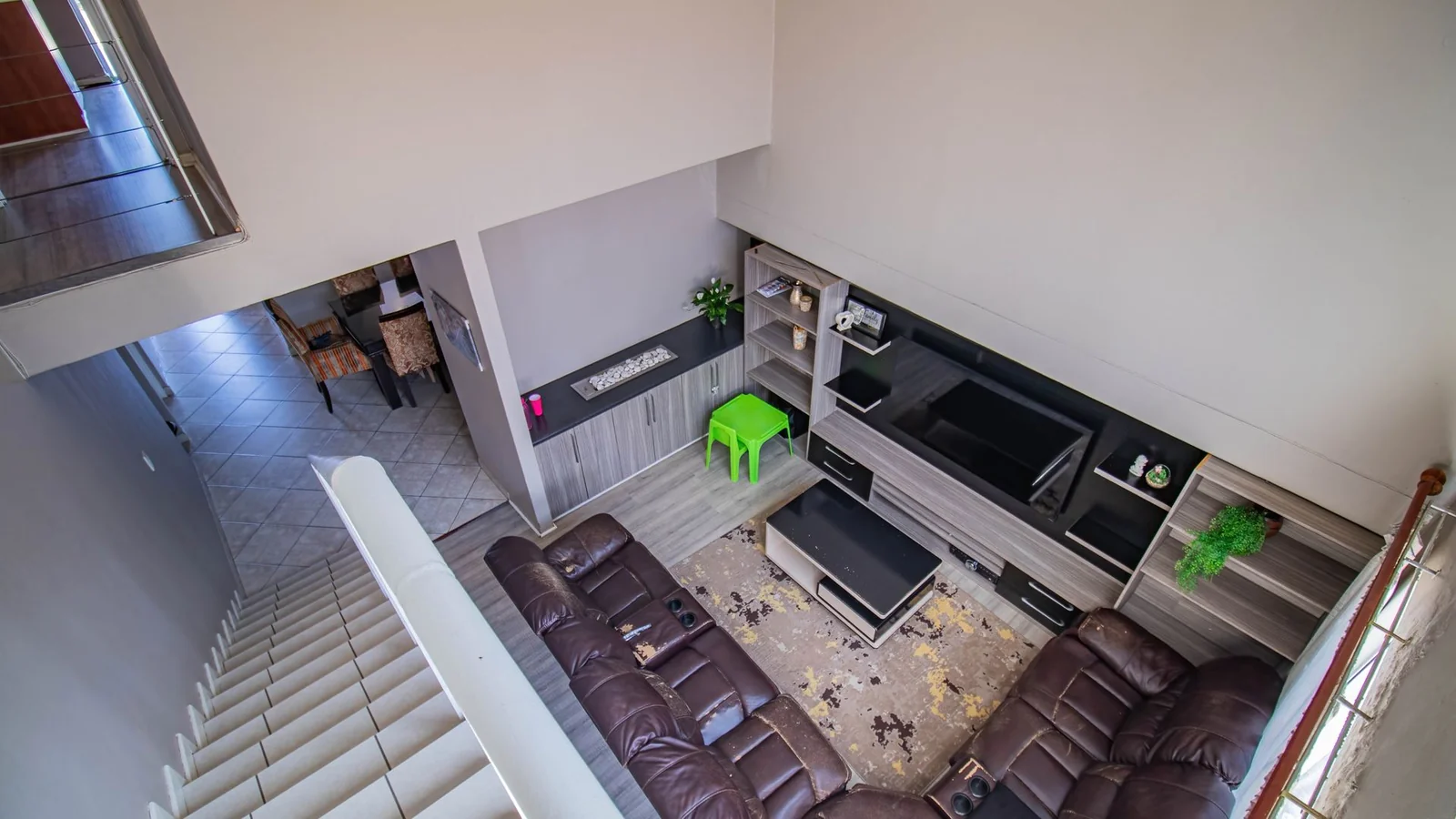 Executive 3-Bedroom Duplex Apartment | Secure Living in Carlswald/Halfway Gardens