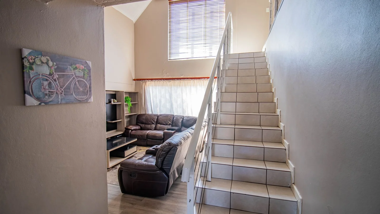 Executive 3-Bedroom Duplex Apartment | Secure Living in Carlswald/Halfway Gardens