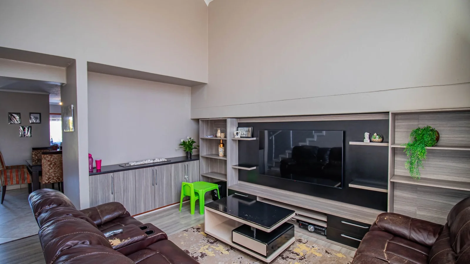 Executive 3-Bedroom Duplex Apartment | Secure Living in Carlswald/Halfway Gardens