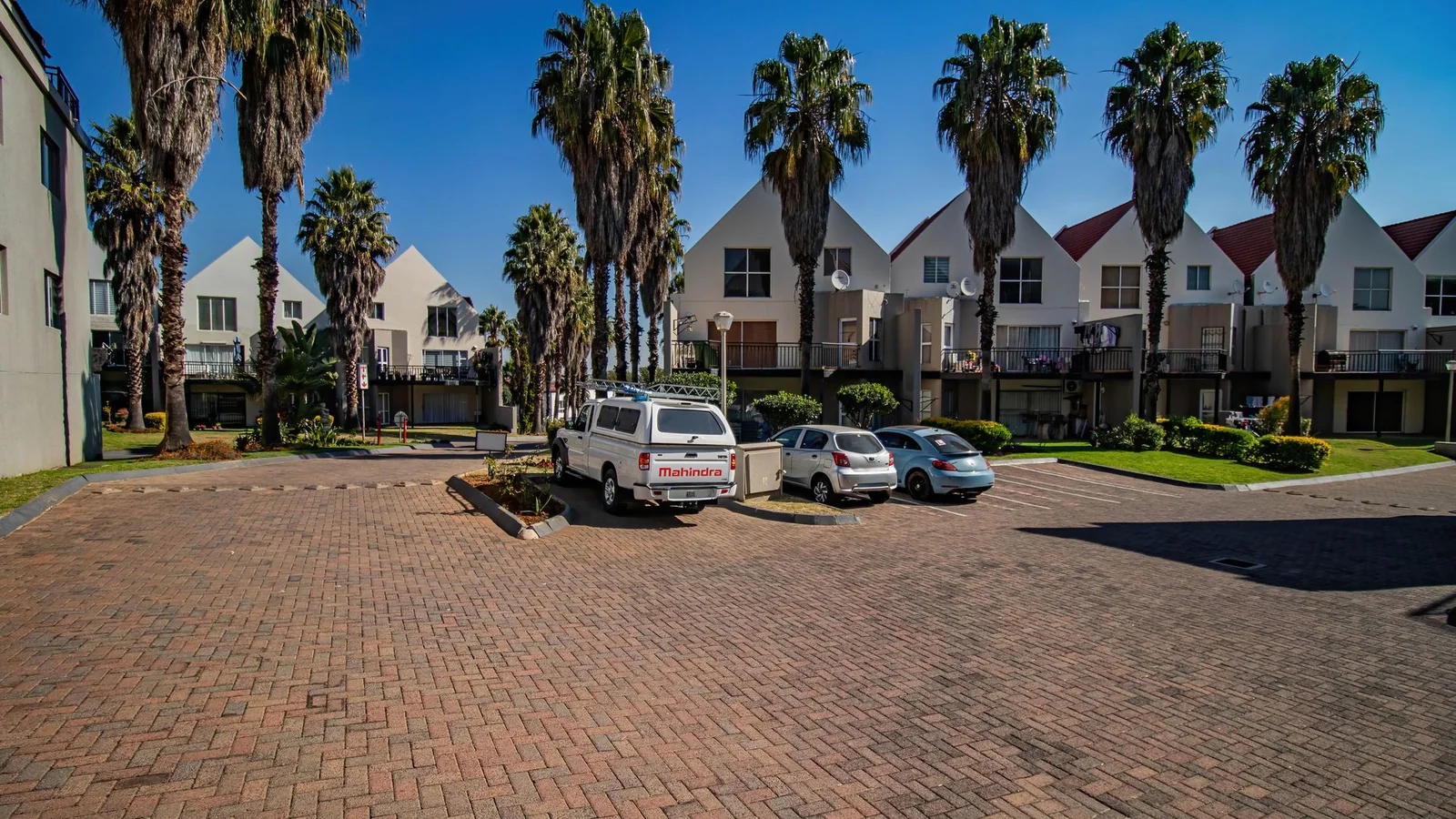 Executive 3-Bedroom Duplex Apartment | Secure Living in Carlswald/Halfway Gardens