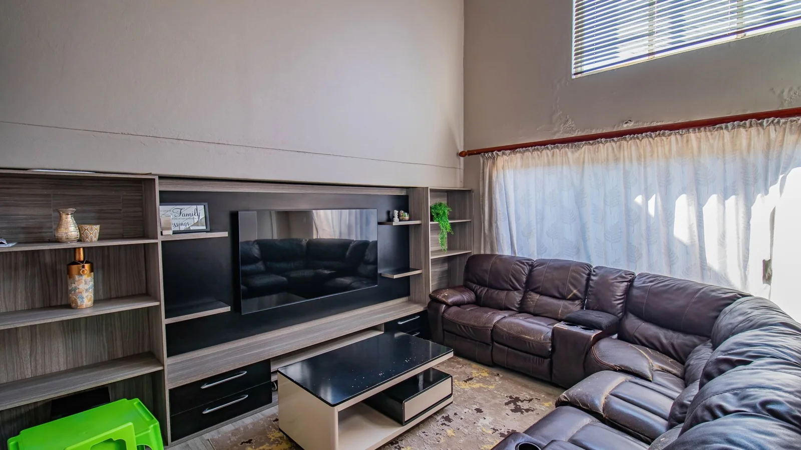 Executive 3-Bedroom Duplex Apartment | Secure Living in Carlswald/Halfway Gardens