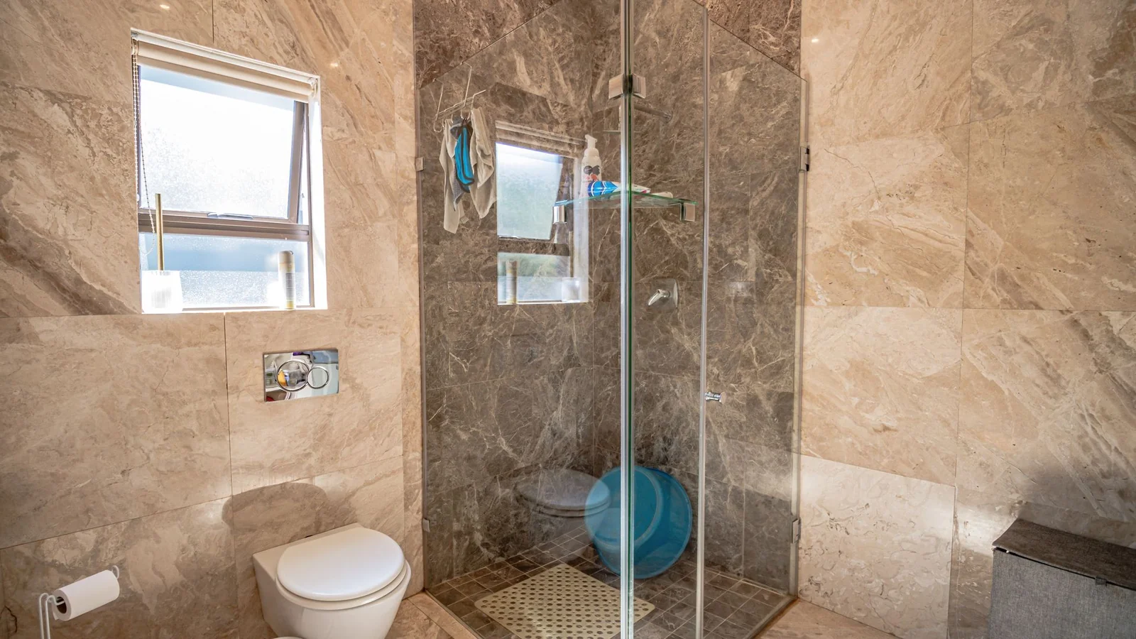 Luxury 5-Bedroom Estate Home in Blue Valley Golf Estate