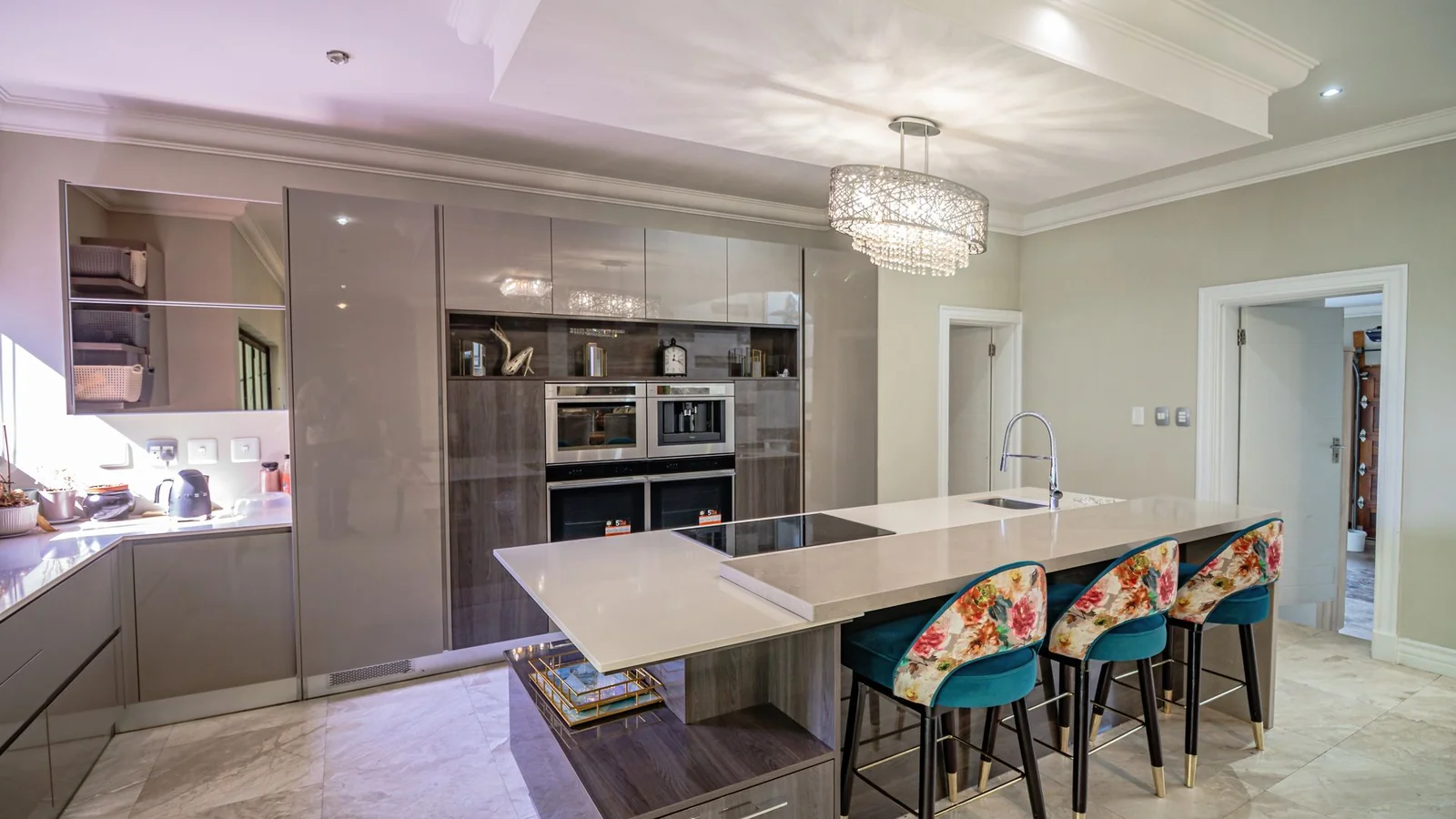 Luxury 5-Bedroom Estate Home in Blue Valley Golf Estate