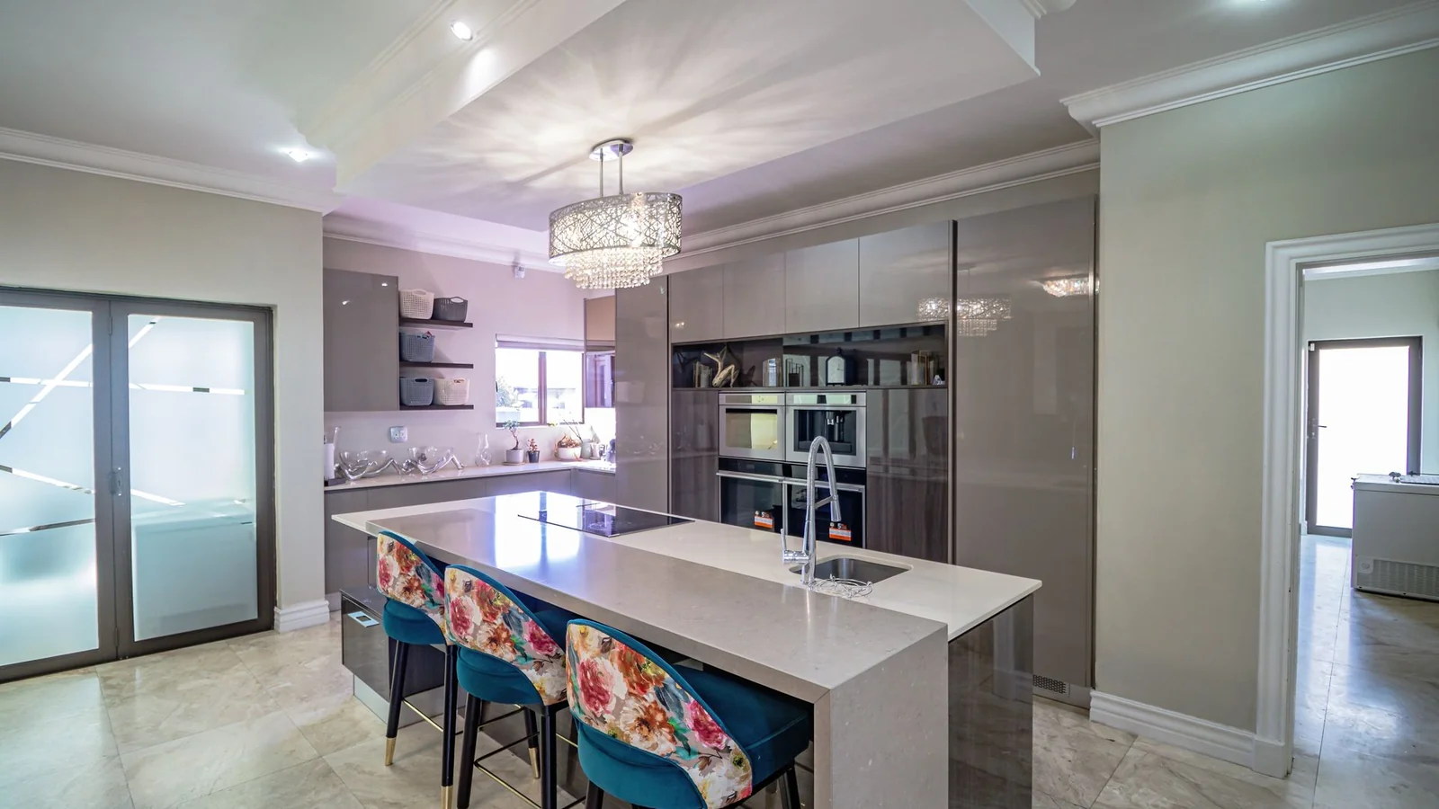 Luxury 5-Bedroom Estate Home in Blue Valley Golf Estate